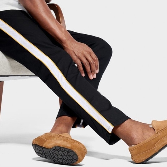 UGG Men’s Ascot Corduroy II Chestnut Slippers - Picture 9 of 15